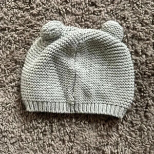 Cute gray beanie.